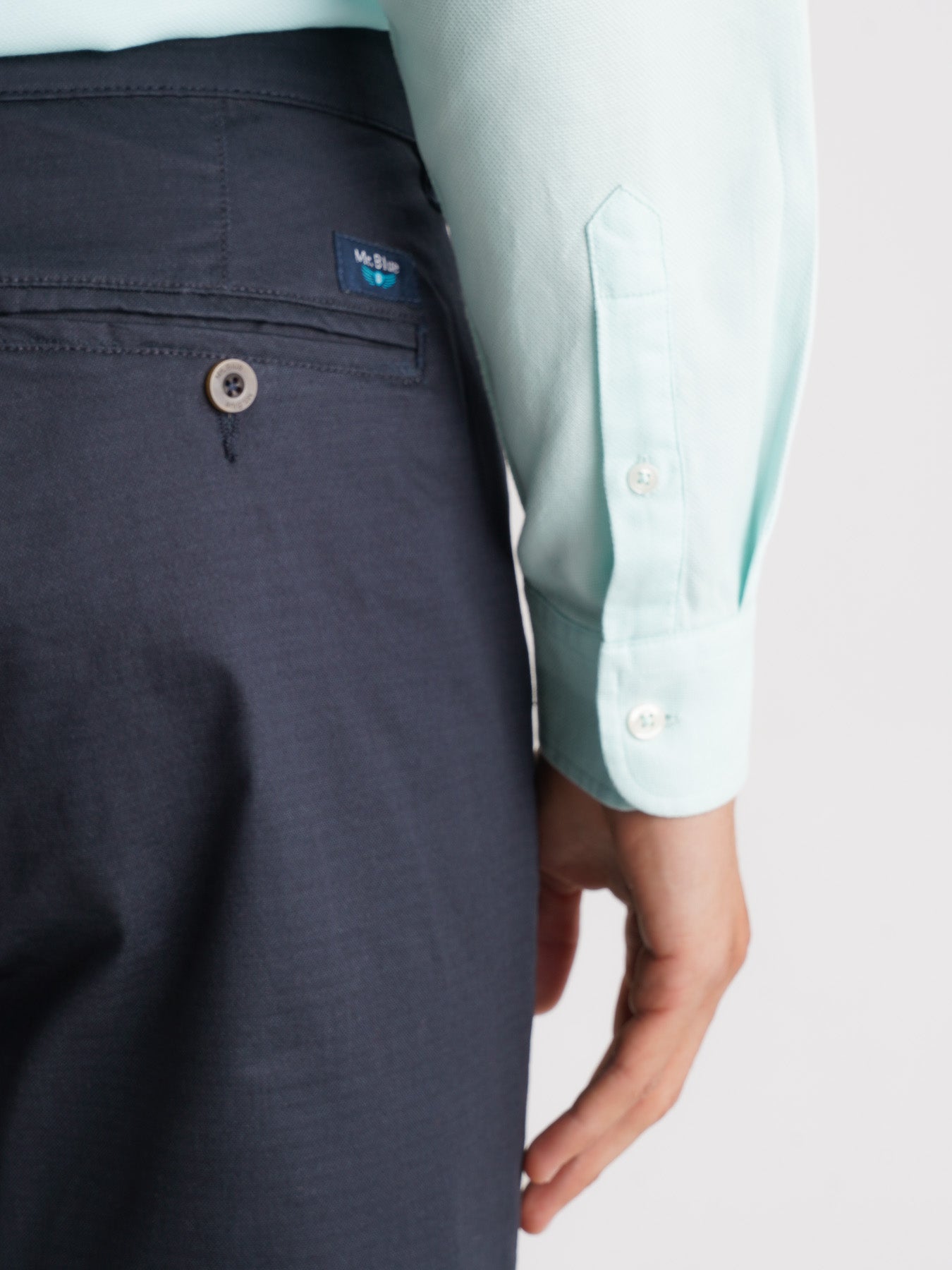Pantalones chinos de corte estándar de Mr. Blue