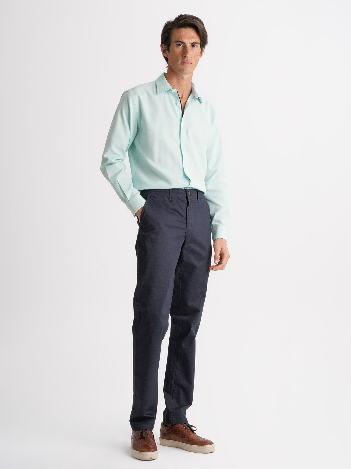 Pantalones chinos de corte estándar de Mr. Blue