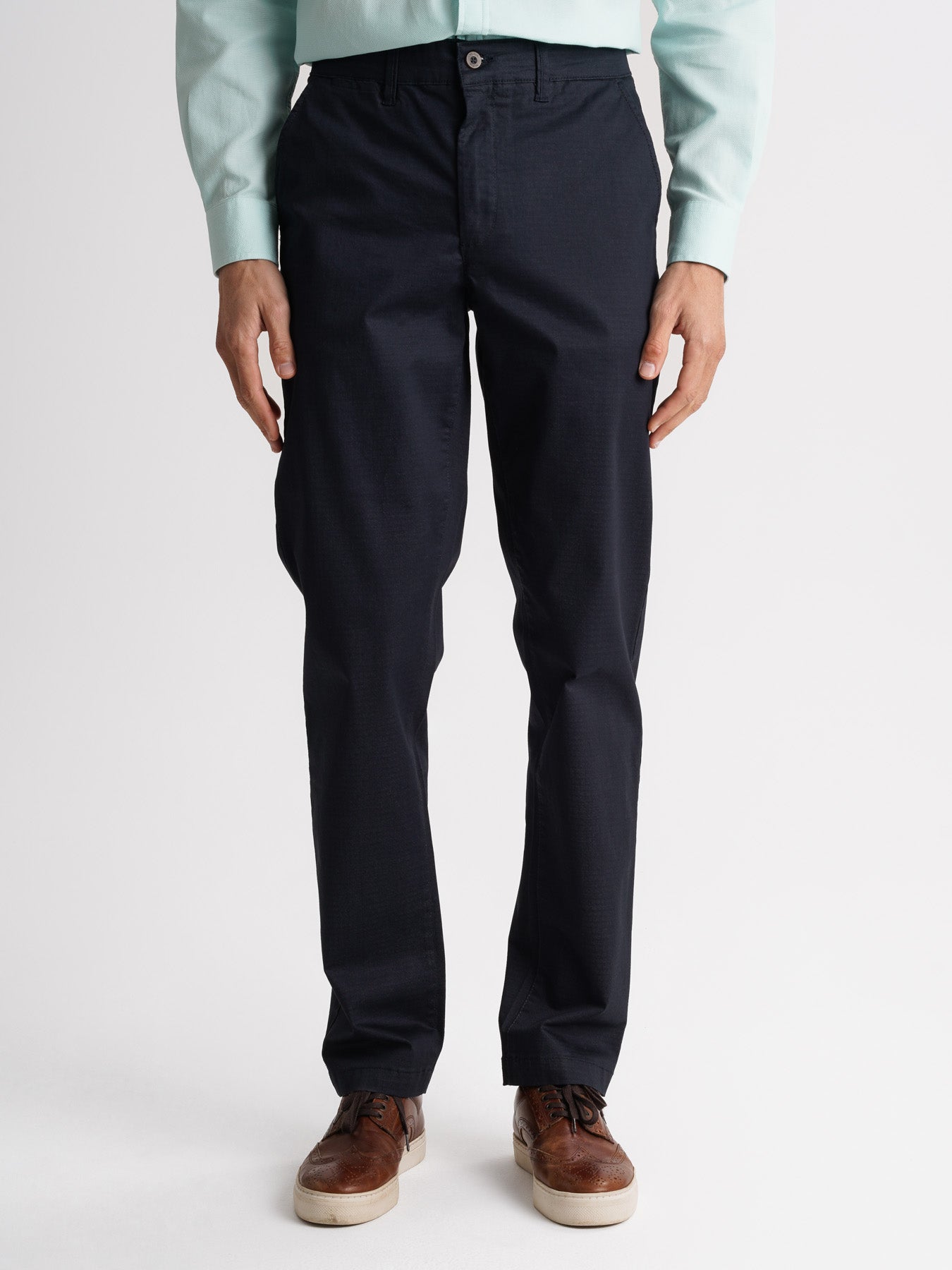 Pantalones chinos de corte estándar de Mr. Blue