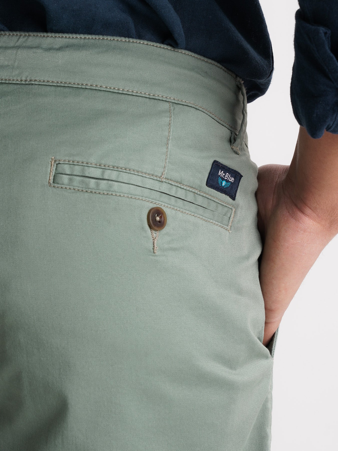 Pantalones cortos verdes de corte regular Mr. Blue