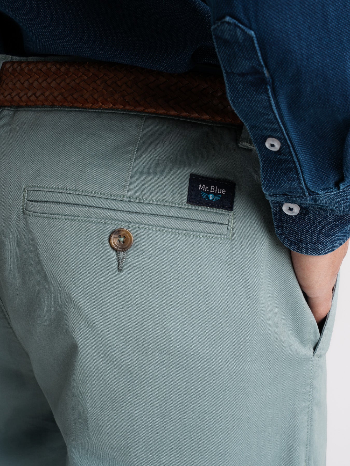 Chinos de sarga de corte estándar de Mr. Blue