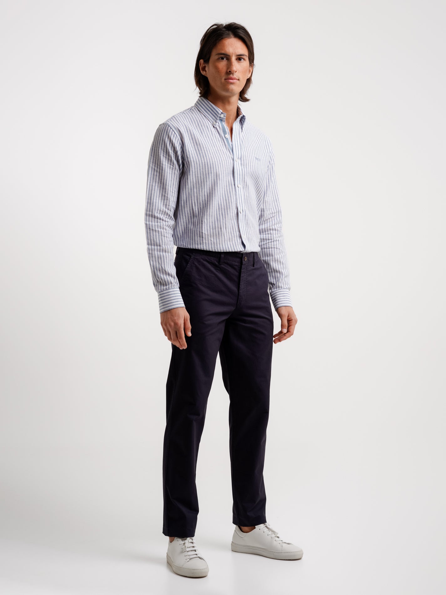 Chinos de sarga de corte estándar de Mr. Blue
