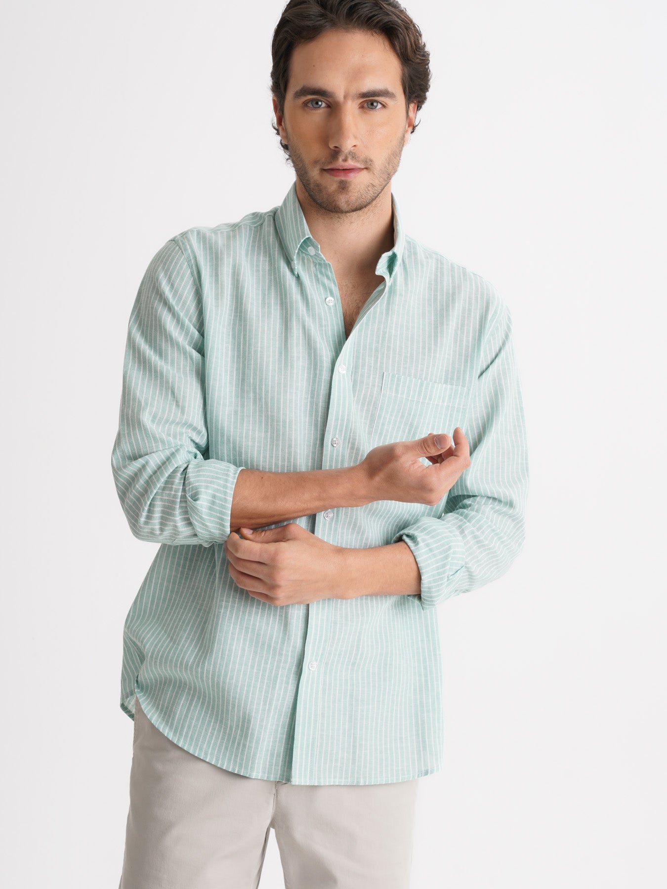 Camisa de corte estándar de lino verde de Mr. Blue
