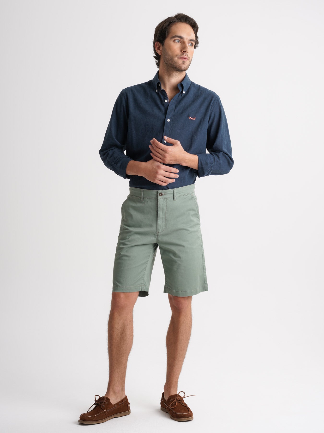 Pantalones cortos verdes de corte regular Mr. Blue