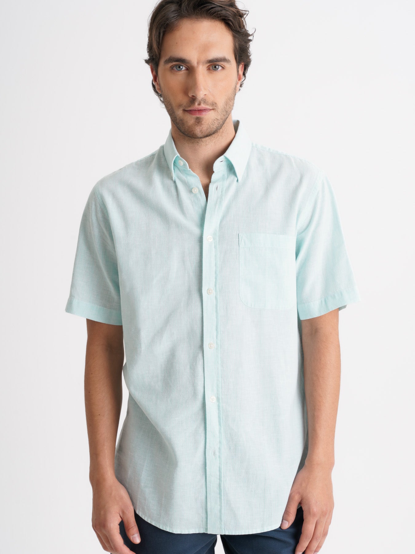 Camisa de corte estándar de lino verde de Mr. Blue