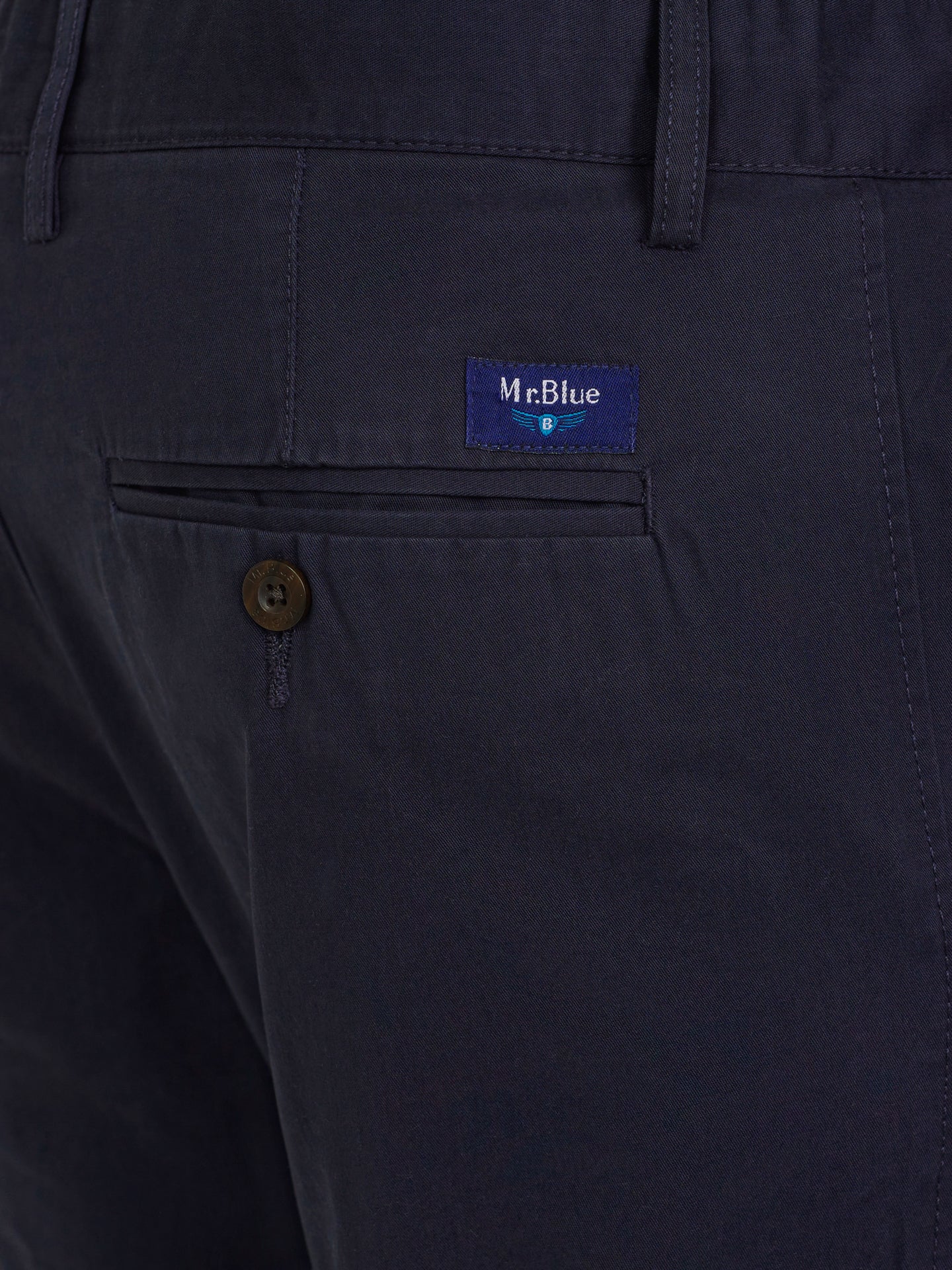 Chinos de sarga de corte estándar de Mr. Blue