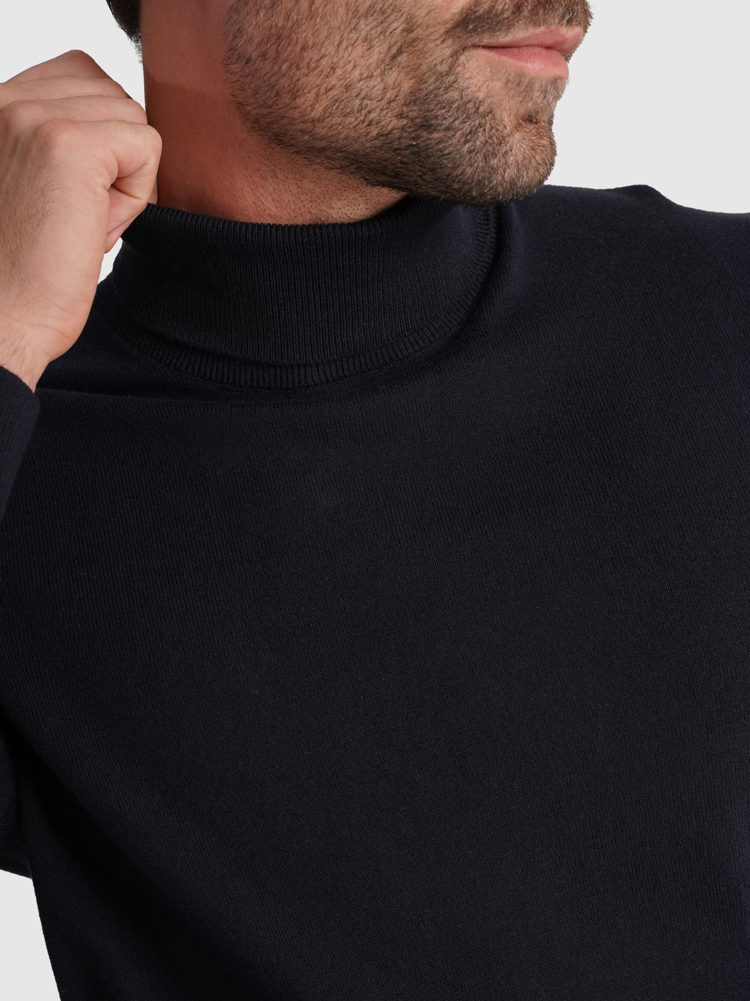 JERSEY DE CASHMERE AZUL CON CODERAS MR REGULAR FIT. AZUL