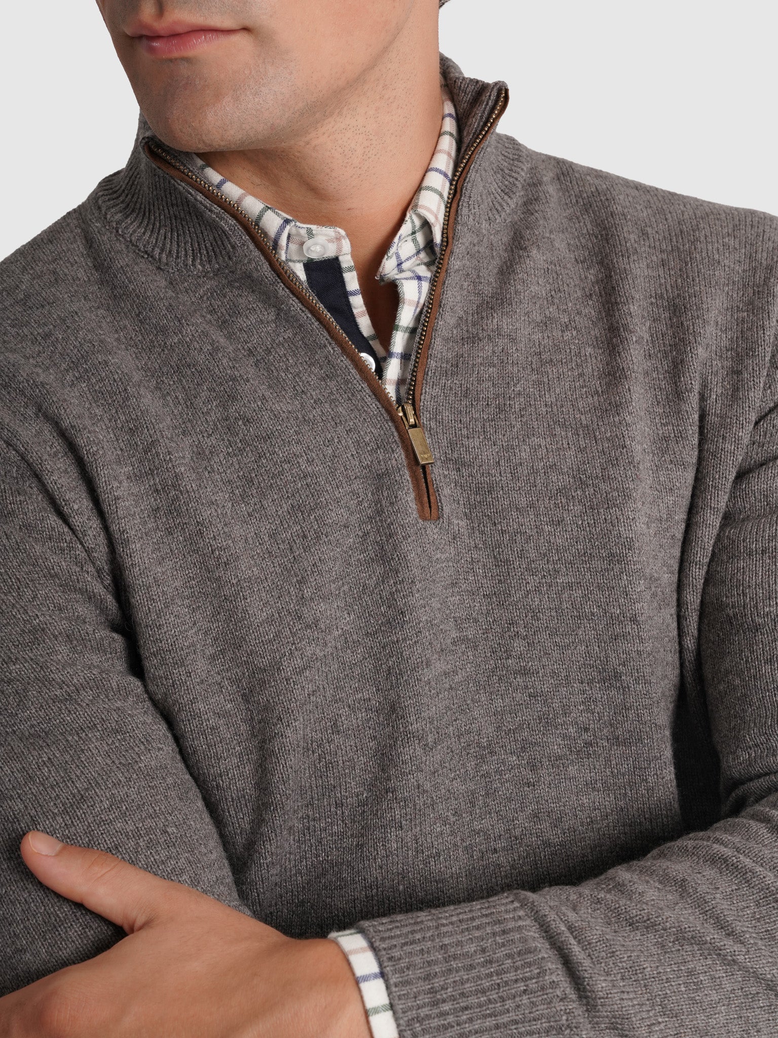 JERSEY DE LANA GRIS CON CODERAS MR REGULAR FIT. AZUL