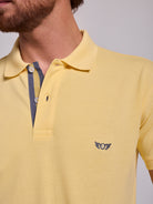 POLO AMARILLO MANGA CORTA REGULAR FIT MR. AZUL
