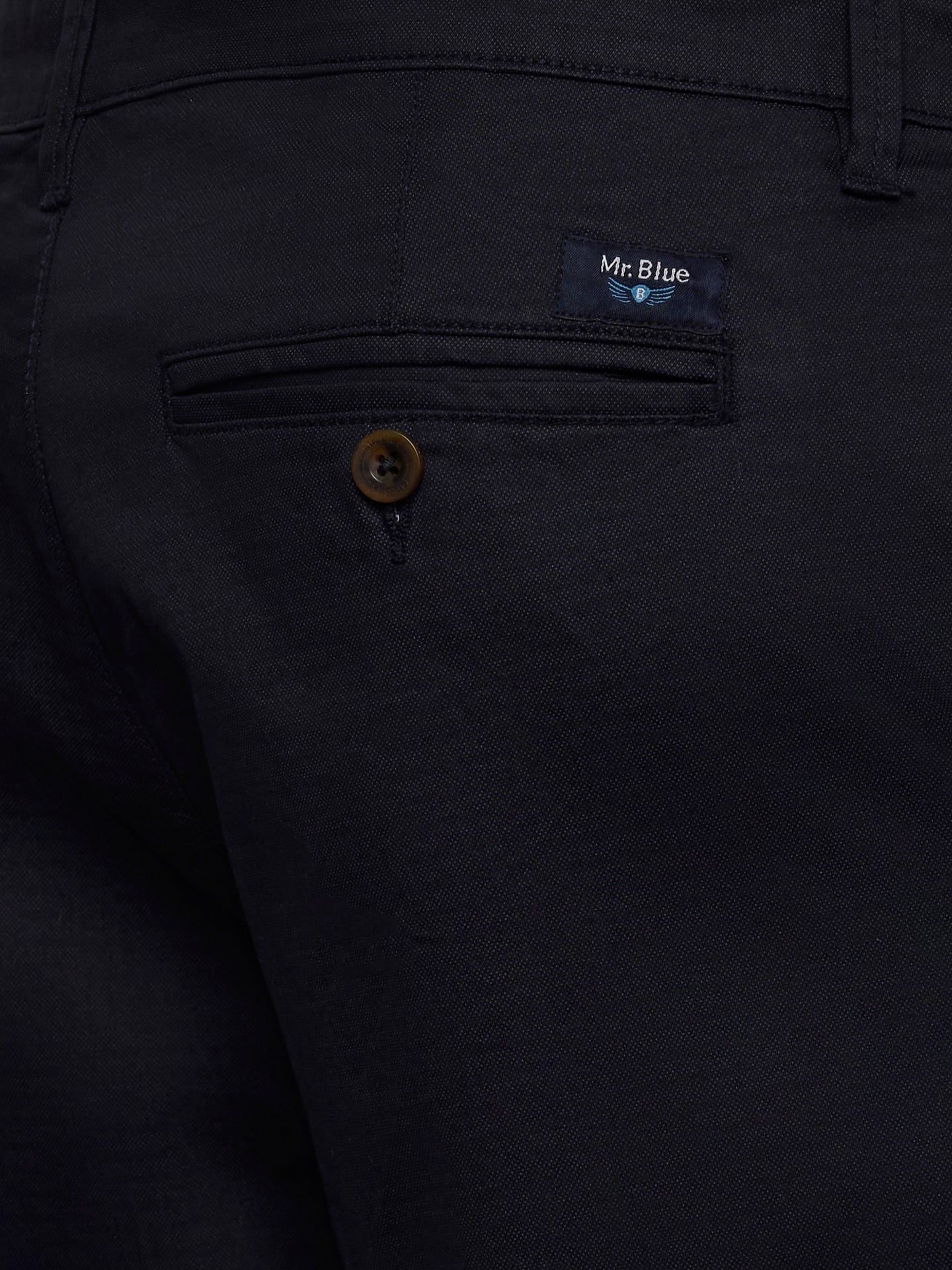 Pantalones chinos de corte estándar de Mr. Blue