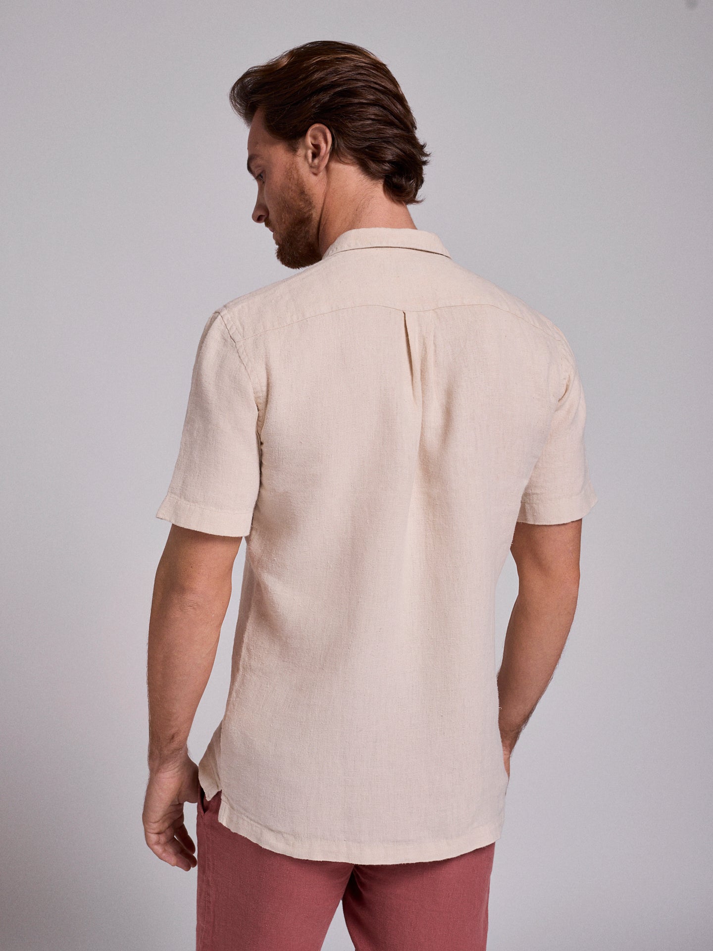 CAMISA LINHO BEGE MANGA CURTA REGULAR FIT MARK BELLUCCI