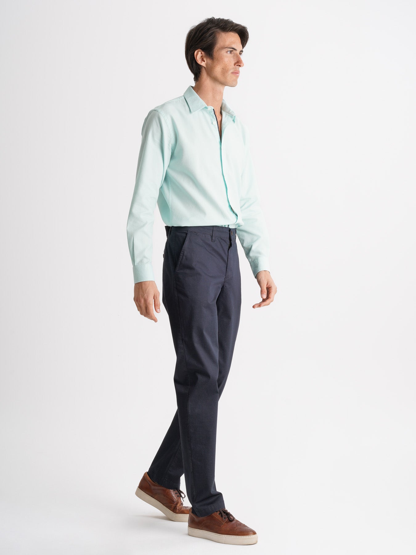 Pantalones chinos de corte estándar de Mr. Blue
