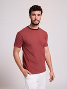 T-SHIRT ALGODÃO VERMELHA MANGA CURTA REGULAR FIT MR. BLUE