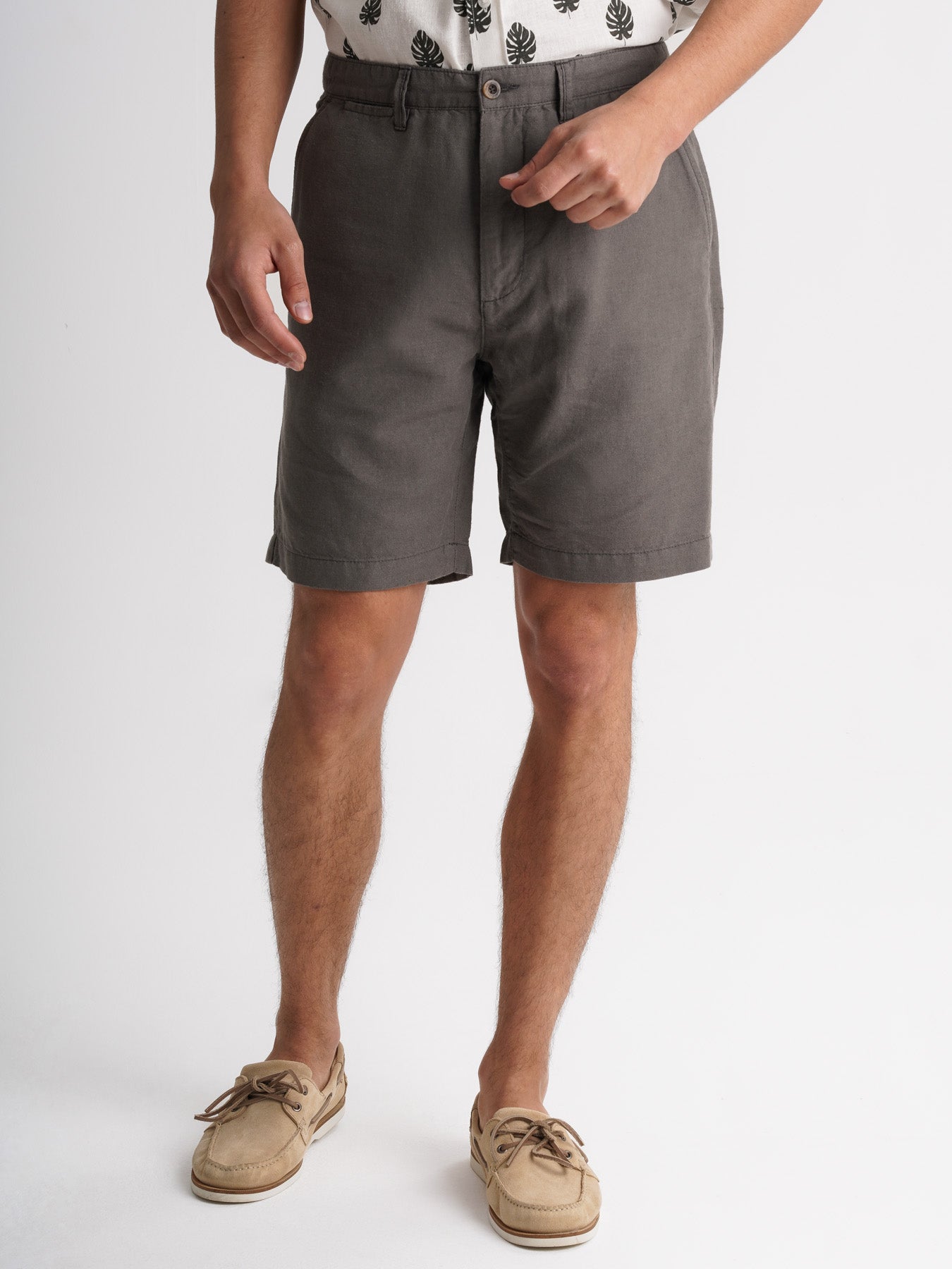 Pantalones cortos de corte slim en verde de Mr. Blue