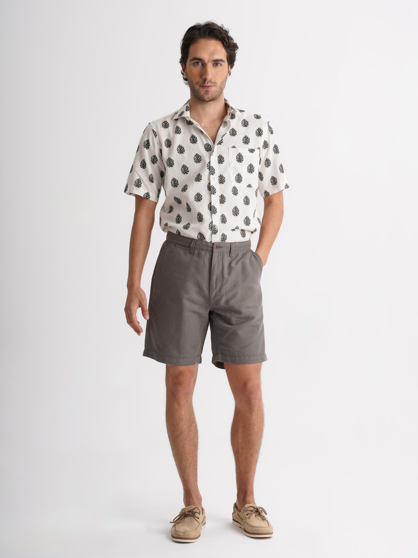 Pantalones cortos de corte slim en verde de Mr. Blue