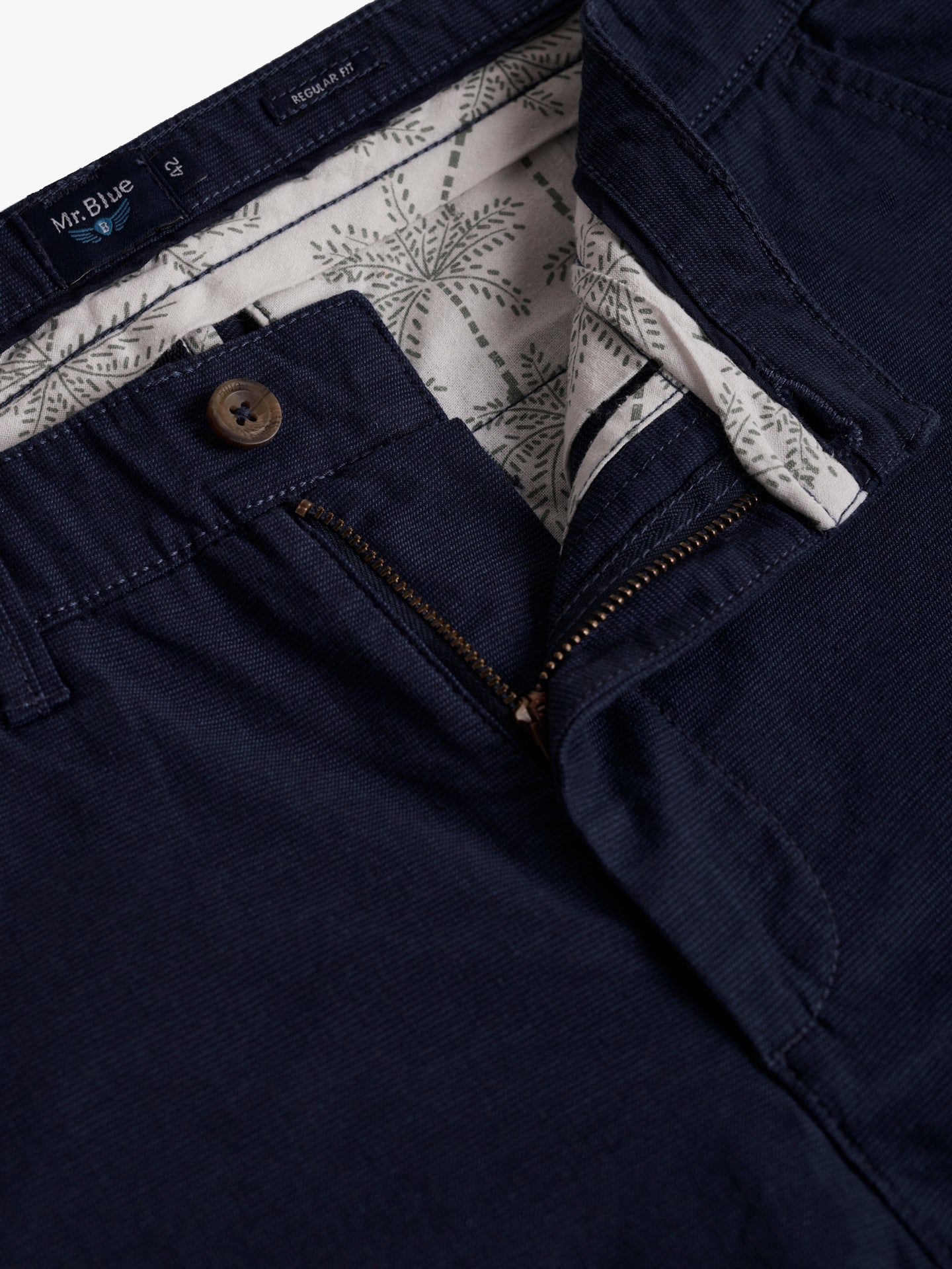 Pantalones chinos de corte estándar de Mr. Blue